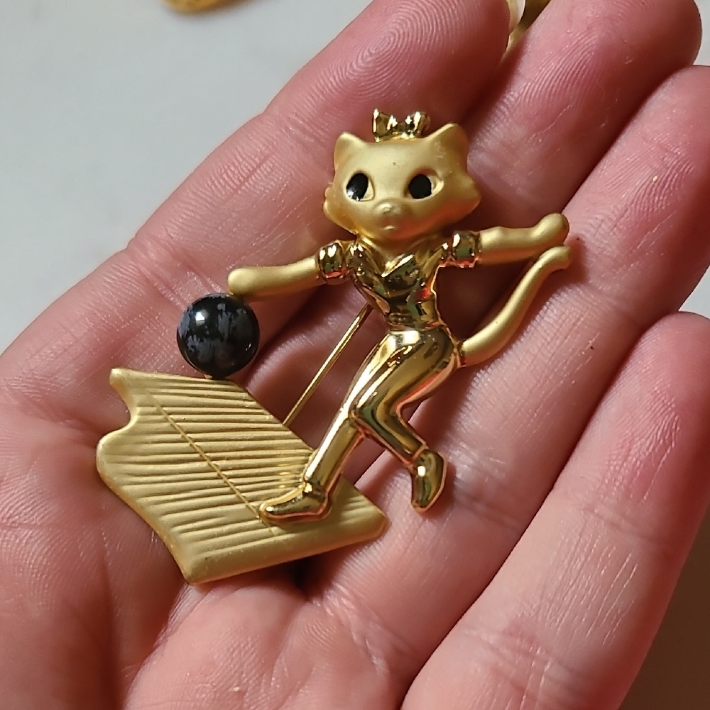 Adorable Bowling Cat Brooch